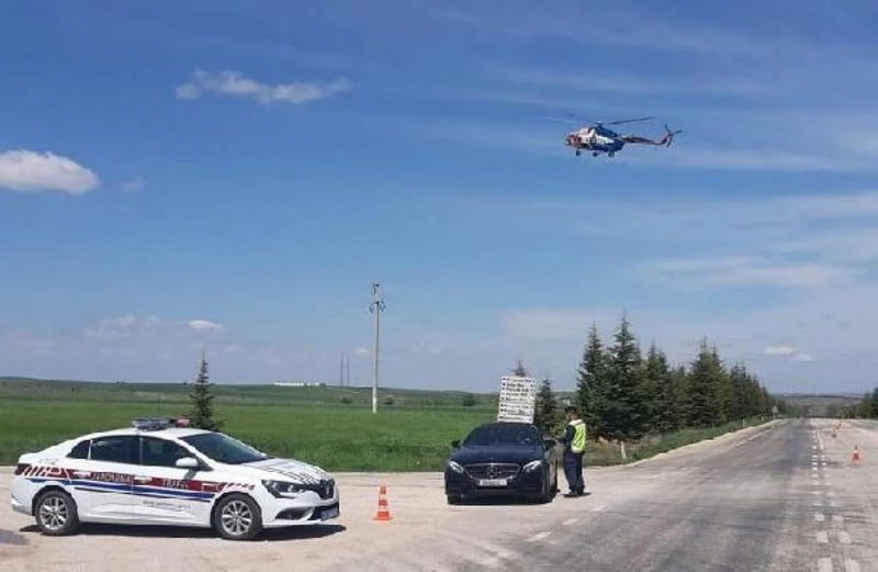 Eskişehir`de havadan trafik denetimi; 27 sürücüye 8 bin lira ceza